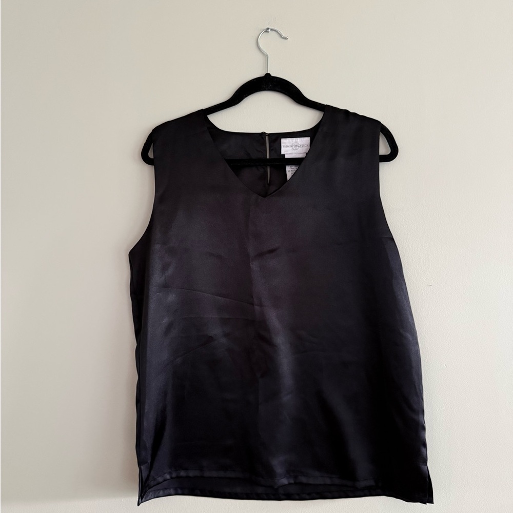 Chic Black Sleeveless Blouse